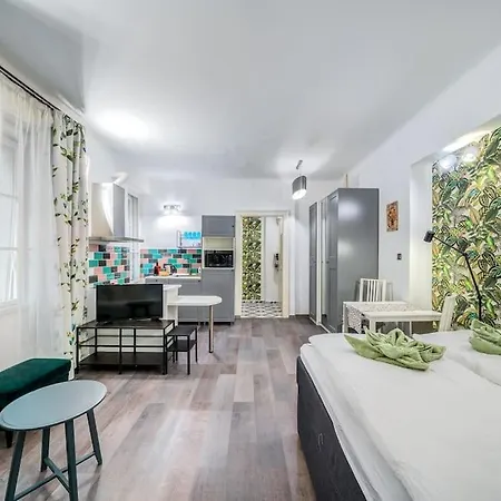 Danube Bank Hideaway *