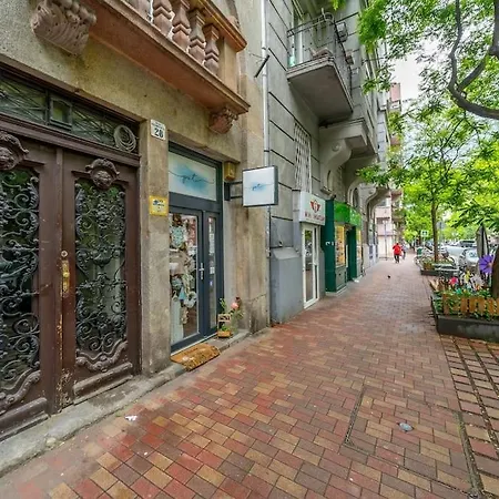 Danube Bank Hideaway דירה